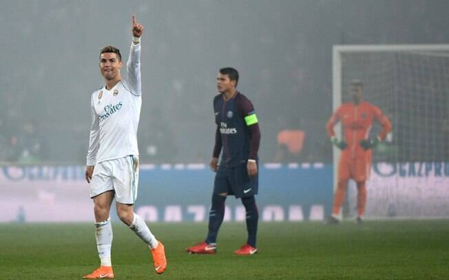 Cristiano Ronaldo comemora mais um gol pelo Real Madrid na Liga dos Campeões contra o PSG