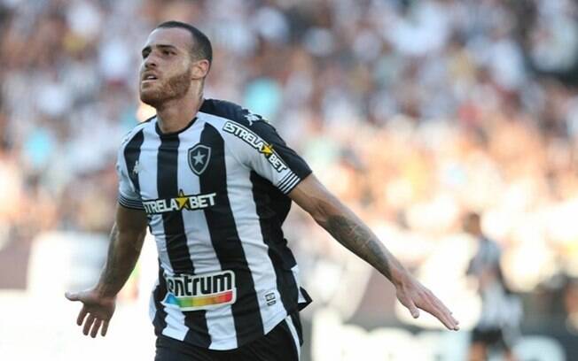 Pedro Castro sofre lesão no joelho e não joga mais pelo Botafogo na Série B