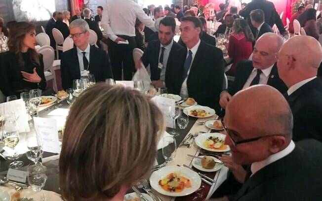 Bolsonaro jantou com CEo da Apple, da Microsoft, entre outros grandes líderes mundiais