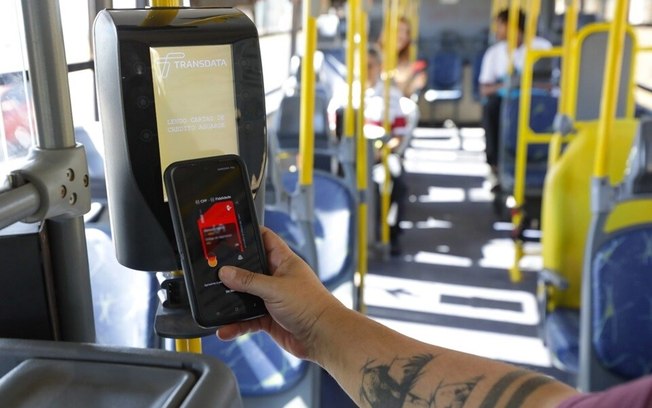 Mais de 50 linhas de ônibus deixam de aceitar dinheiro como pagamento na segunda-feira