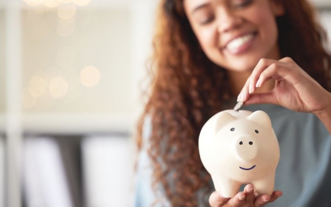 Como economizar dinheiro? Conheça 8 hábitos de quem sabe poupar