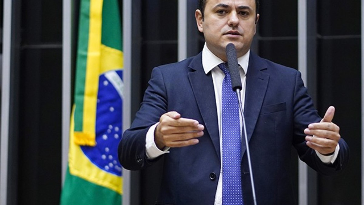 Glauber Braga: trajetória, posicionamento e o embate com a Câmara