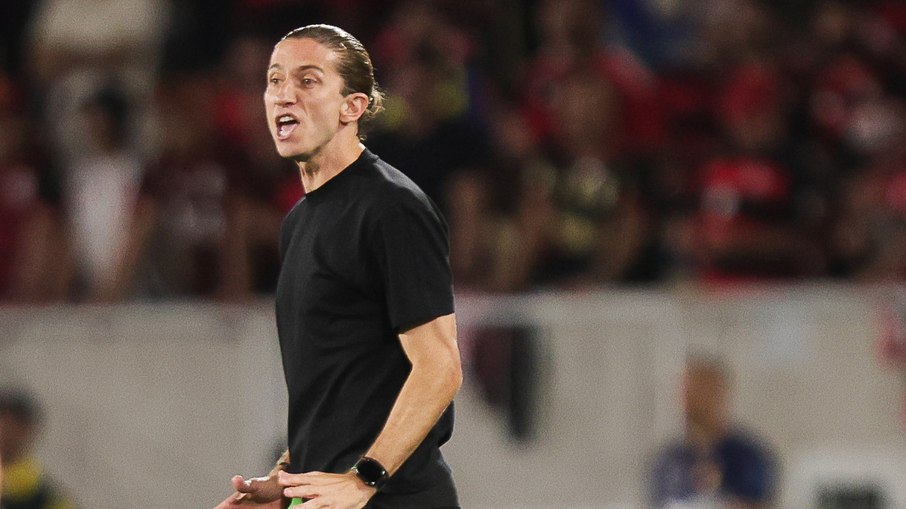 Filipe Luís no comando do Flamengo na vitória sobre o Estudiantes por 2 a 1 Filipe Luís no comando do Flamengo na vitória sobre o Estudiantes por 2 a 1