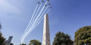 Obelisco de Buenos Aires recebe projeção do Papa Francisco