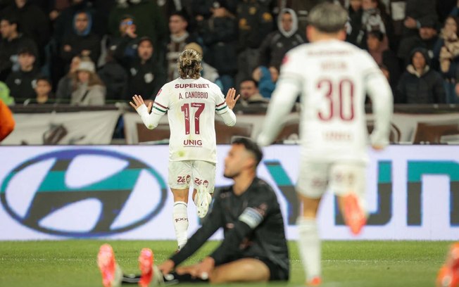 Canobbio chuta para fazer o gol que colocou o Fluminense na semifinal da Libertadores