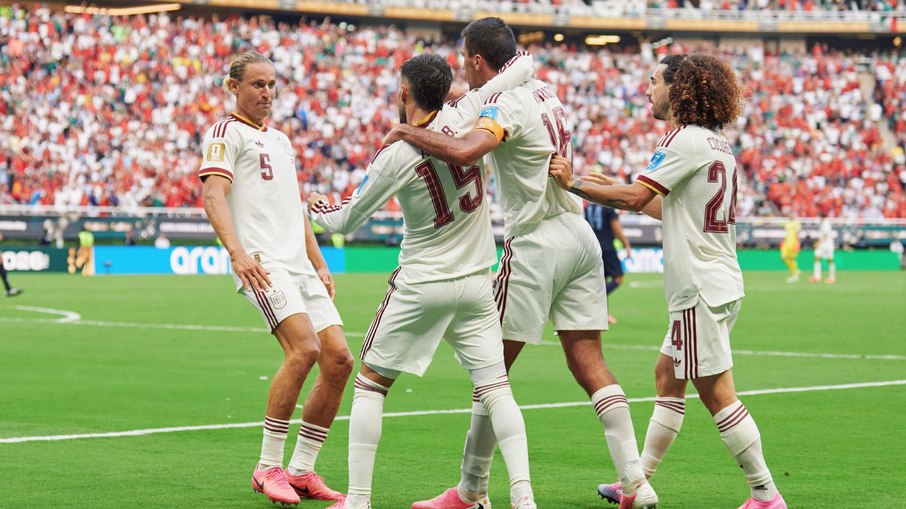 Espanha venceu o Uruguai por 1 a 0 nesta sexta (26)
