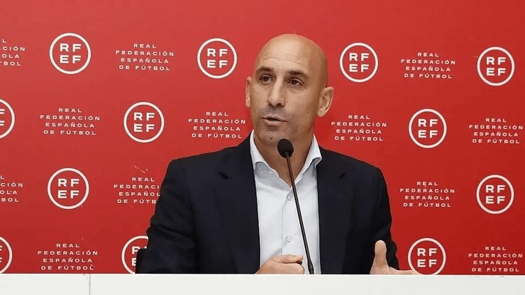 Justiça espanhola define pena para Rubiales por beijo em Hermoso