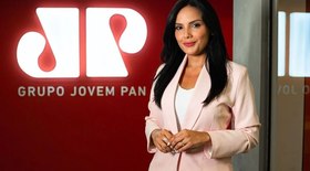 Letícia Spiller posa de biquíni em dia de descanso