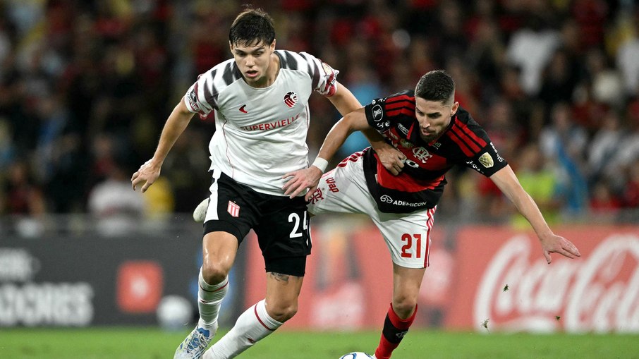 Flamengo vence e espera tribunal para confirmar liderança