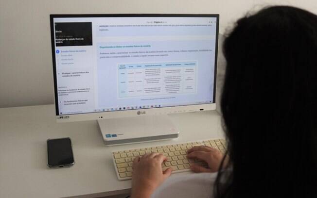 Após transformação digital na pandemia, escola investe em programa 100% online