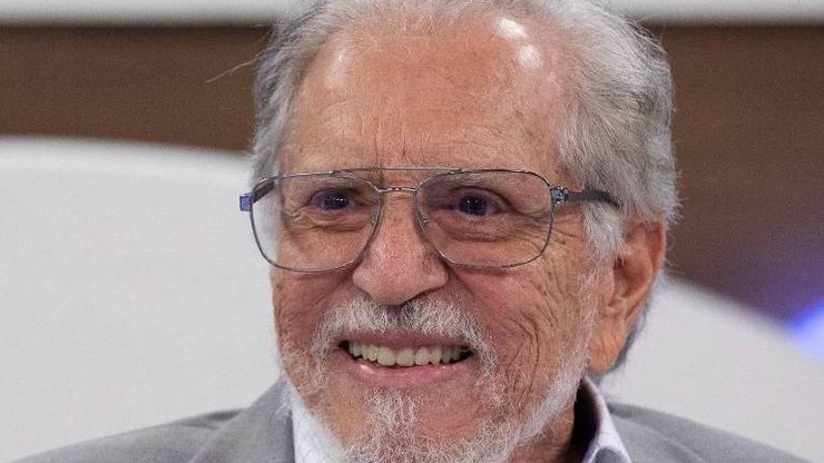 Internado, Carlos Alberto de Nóbrega revela doença: "Vim tratar"
