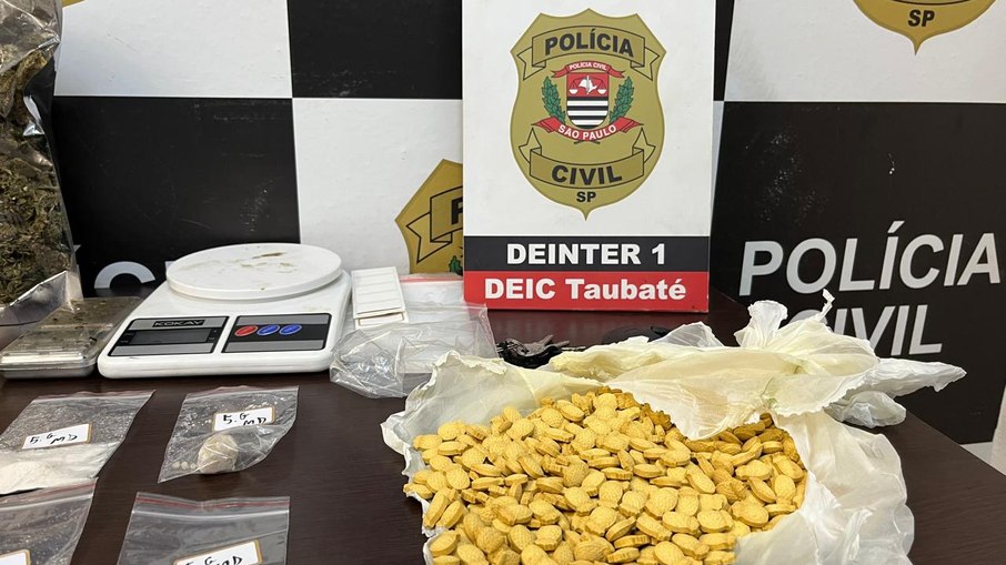 Polícia prende R$ 300 mil em drogas sintéticas no interior de SP Polícia prende R$ 300 mil em drogas sintéticas no interior de SP