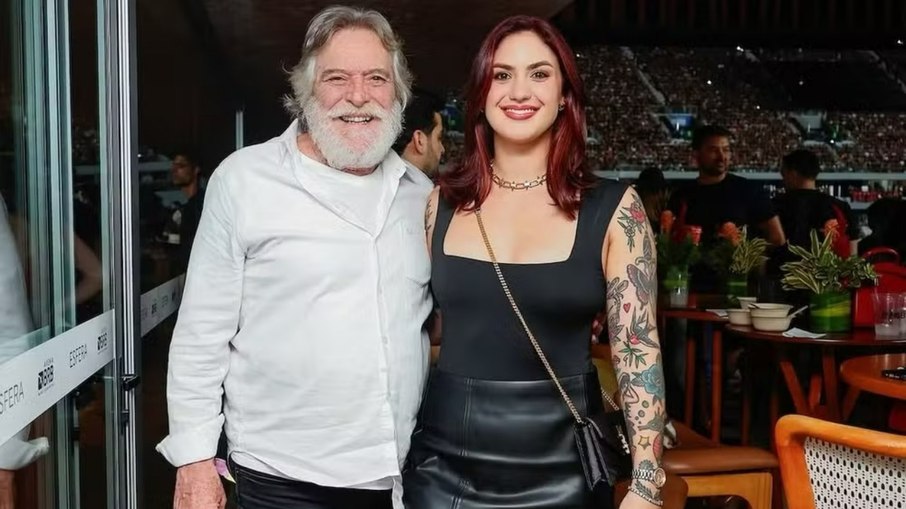 José de Abreu e Carolynne estão juntos desde 2019 José de Abreu e Carolynne estão juntos desde 2019