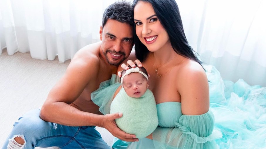 Zezé Di Camargo e Graciele Lacerda com Clara Zezé Di Camargo e Graciele Lacerda com Clara