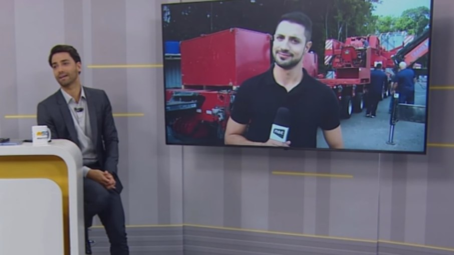 Apresentador da Globo troca nome do namorado ao vivo