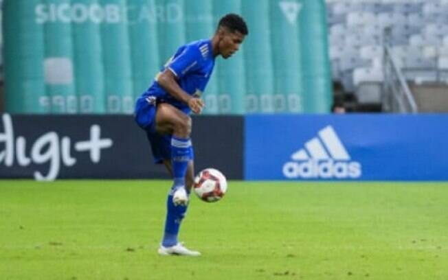 Geovane mostra desejo em assumir a titularidade na lateral do Cruzeiro no duelo contra o Grêmio