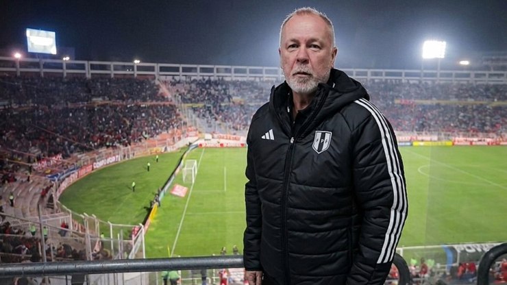 Com meia do Corinthians, Mano Menezes convoca Peru pela 1ª vez