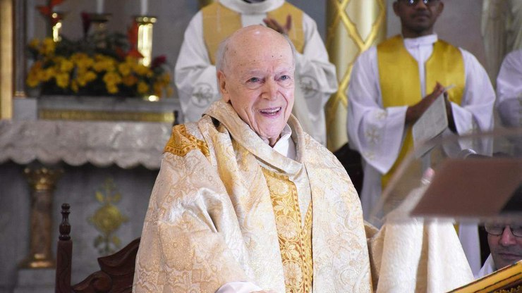 Quem era o padre de 103 anos que morreu enquanto rezava Ave Maria
