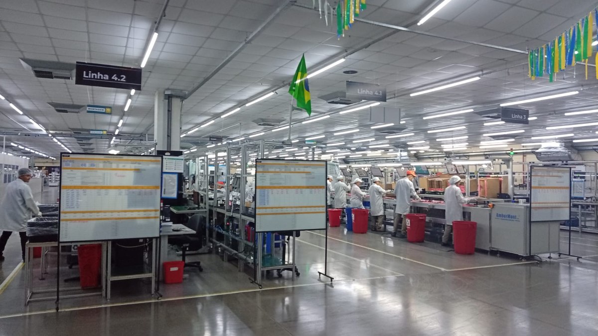 Fábrica da Positivo produz 4,3 milhões de eletrônicos por ano