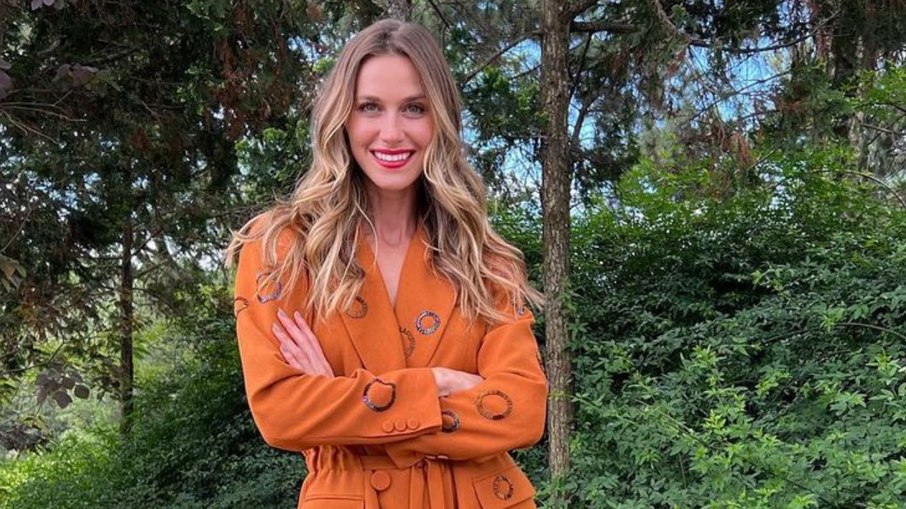 Apresentadora do SBT, Renata Kuerten fala sobre maternidade e crises após o parto