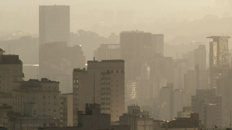 Temporais atingem o Norte e temperaturas sobem no Sudeste