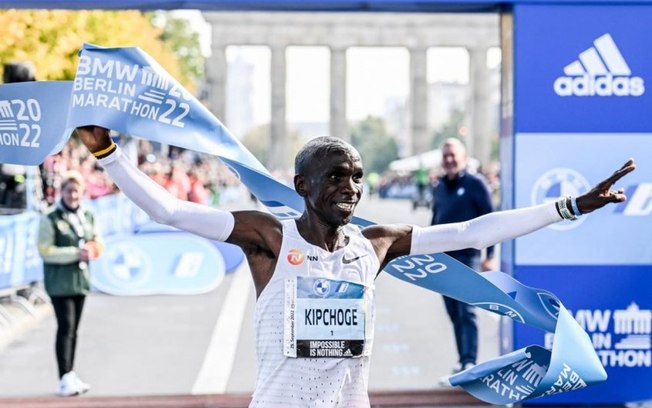 Queniano bate recorde mundial na Maratona de Berlim