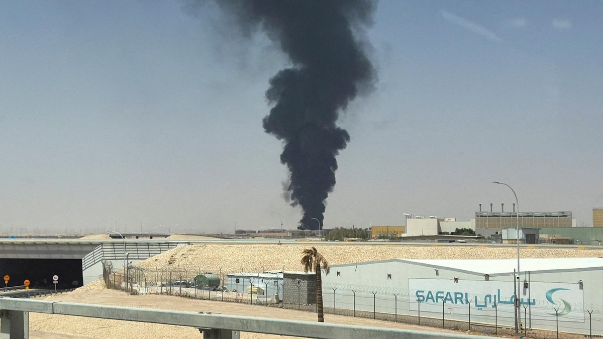 Fumaça e explosões perto de aeroporto na Arábia Saudita