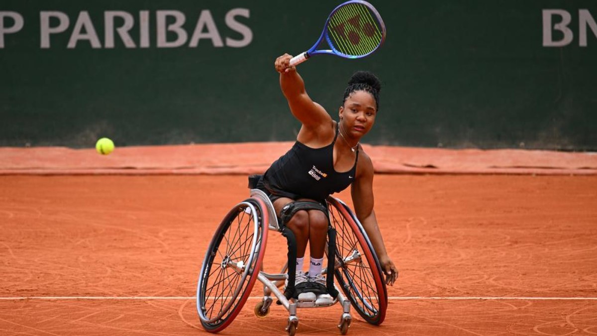Vitória Miranda, de apenas 18 anos, é sensação do tênis em cadeira de rodas