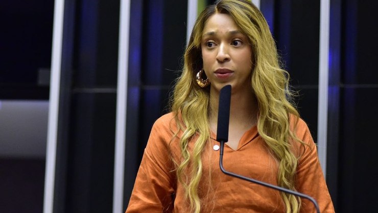 EuroPride 2025: Érika Hilton denuncia violência contra LGBTQIAPN+ e cobra representatividade na política