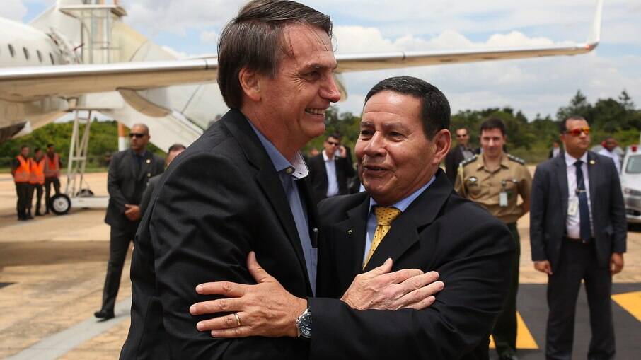 O presidente Jair Bolsonaro e o vice, Hamilton Mourão