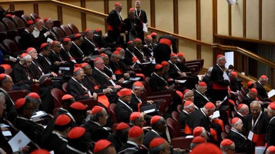 Cardiais definem perfil de novo papa Cardiais definem perfil de novo papa