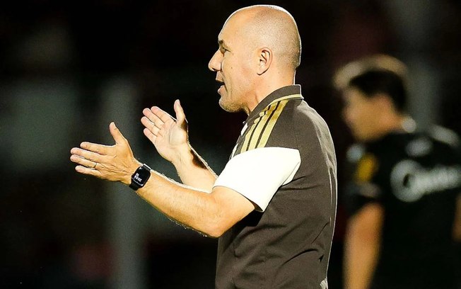 Leonardo Jardim tem 37 jogos à frente do Flamengo
