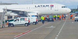 Voo da LATAM desvia rota por conta de operação policial no Rio