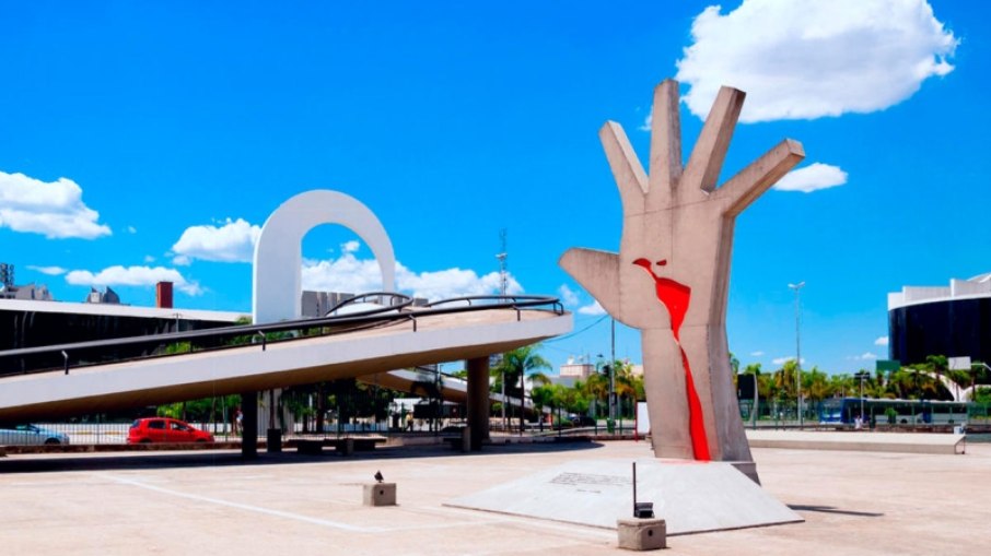 O passeio cultural começa pela manhã no Memorial da América Latina, em São Paulo, e segue ao Paço das Artes