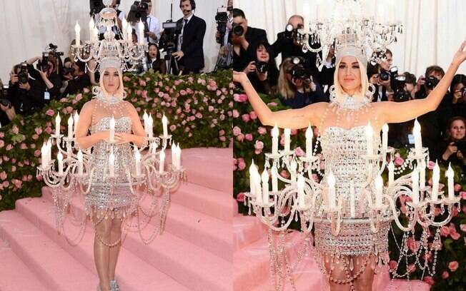Katy Perry quis acender o tapete rosa do Met Gala 2019 e foi de lustre, trazendo o lado teatral e exótico da moda camp 