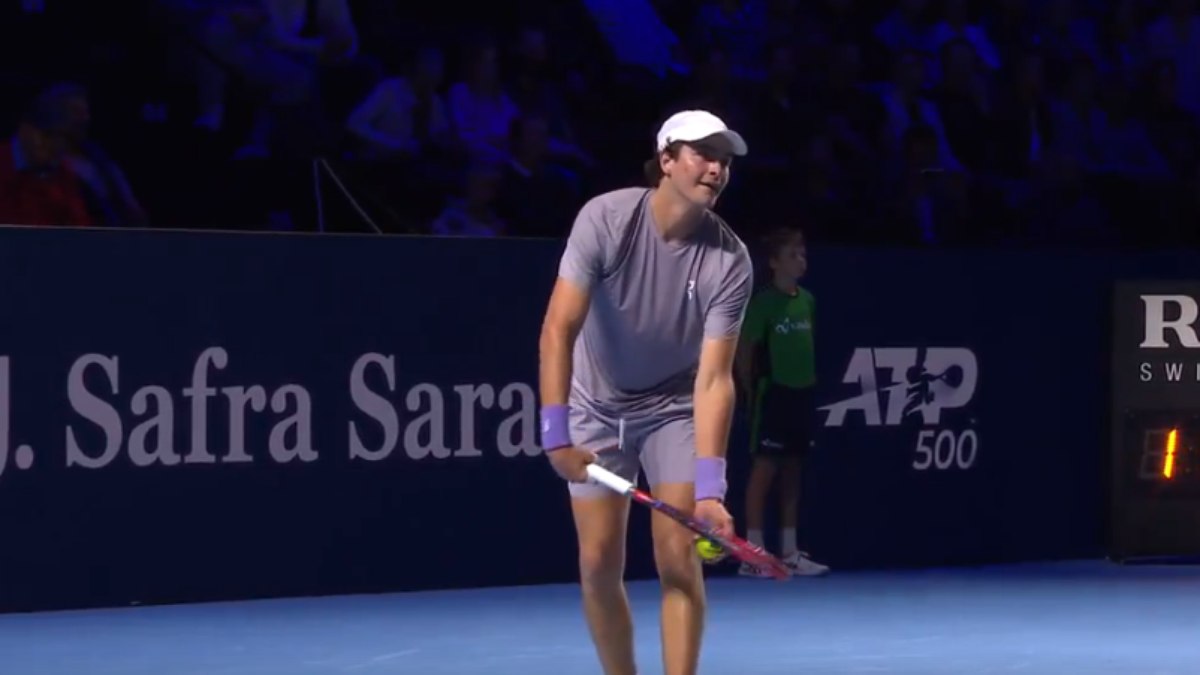 João Fonseca em saque contra Shapovalov João Fonseca em saque contra Shapovalov