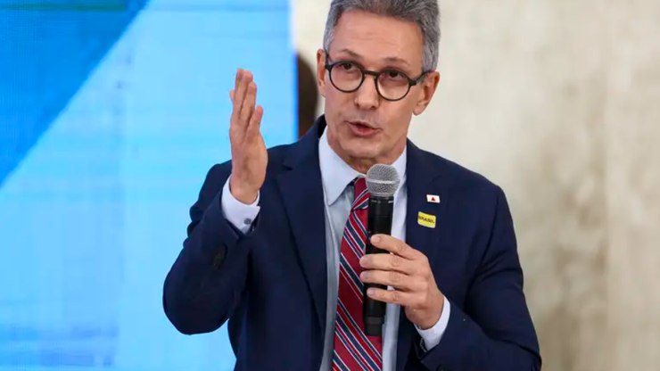 Aliado de Bolsonaro, Zema critica Eduardo e Trump