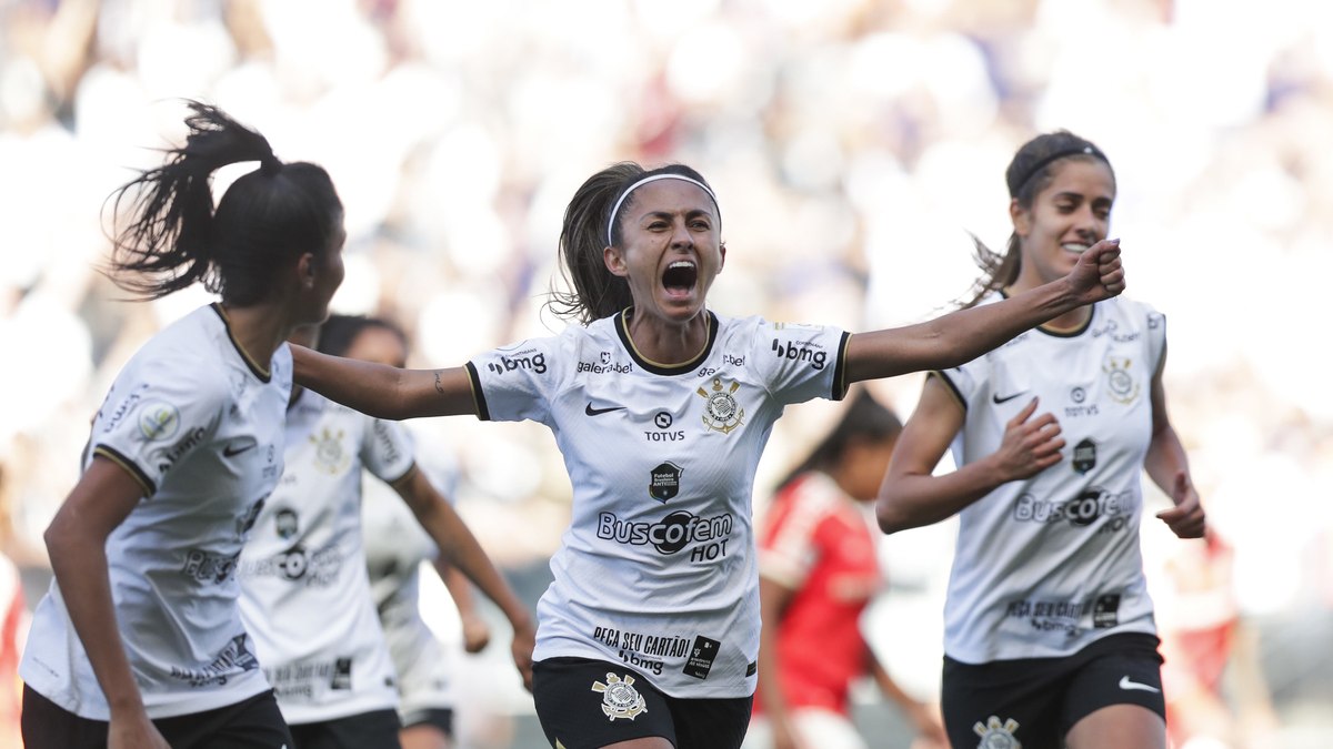 Corinthians goleia Internacional e é campeão do Brasileiro Feminino