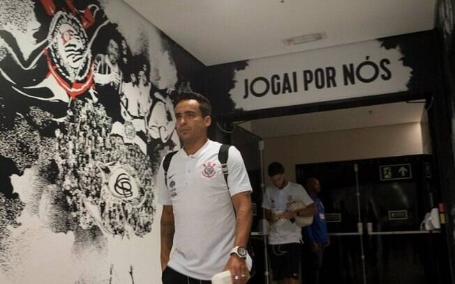 Dívida com meia Jadson pode impedir o Corinthians de registrar Vitor Pereira