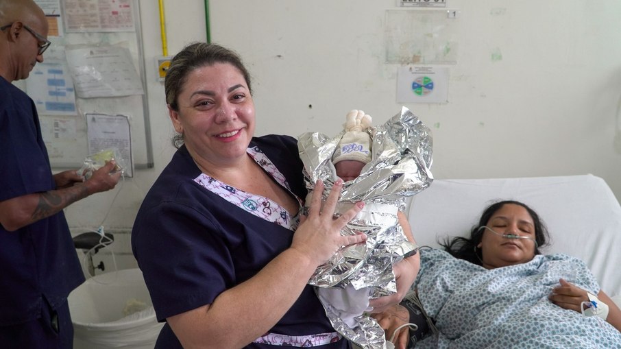 Mãe e bebê passam bem e foram encaminhados ao Hospital Santo Amaro Mãe e bebê passam bem e foram encaminhados ao Hospital Santo Amaro