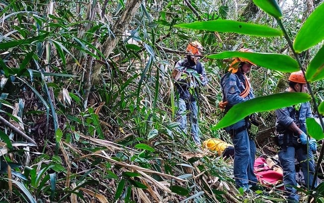 Piloto de asa delta morre após queda de 40 metros no Morro Santo Antônio Piloto de asa delta morre após queda de 40 metros no Morro Santo Antônio