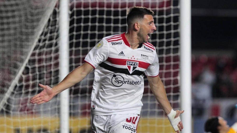 Calleri deve ser titular do São Paulo no clássico contra o Santos