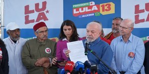 Lula diz que abrirá sigilos dele e dos filhos e desafia Flávio