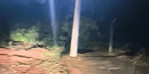 Vídeo: menino é salvo após passar 9 horas preso em lamaçal