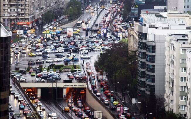 Milhões de carros circulam pelas vias brasileiras diariamente. Imagina só se todos sofrerem de negligência com a mecânica