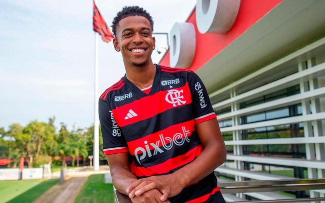 Carlinhos chegou ao Flamengo após se destacar no Nova Iguaçu 