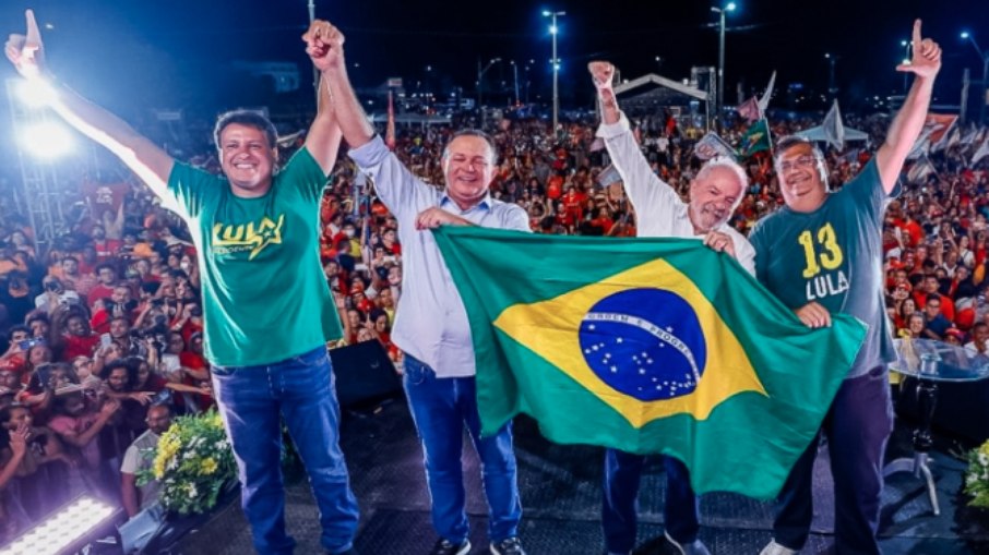 Lula ao lado de Felipe Camarão, Carlos Brandão e Flávio Dino 