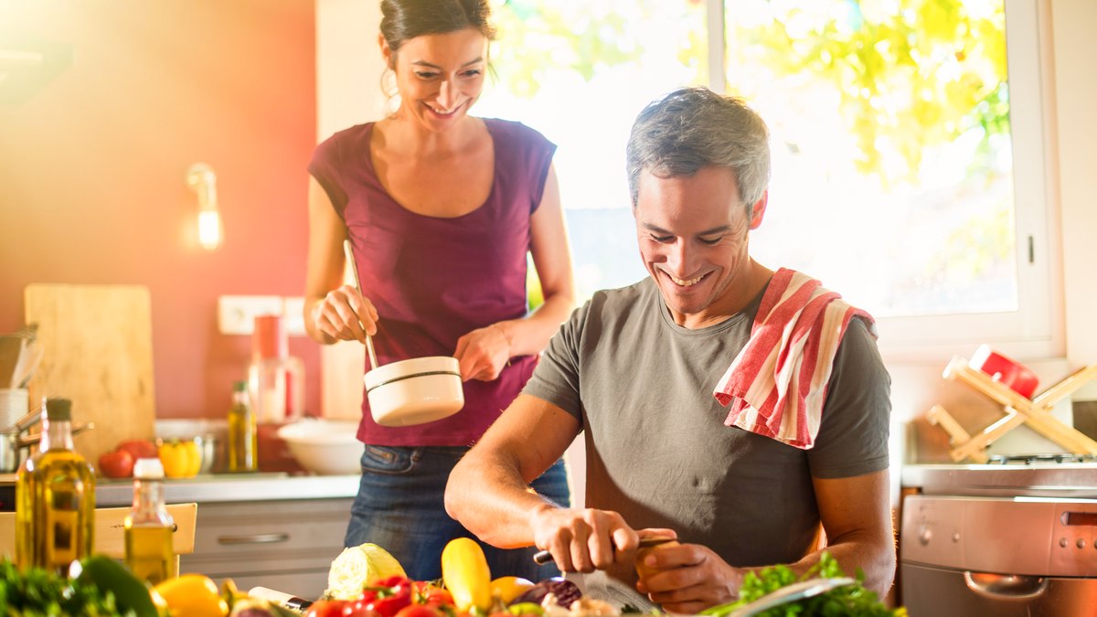 Nutricionista lista os alimentos que não podem faltar na dieta