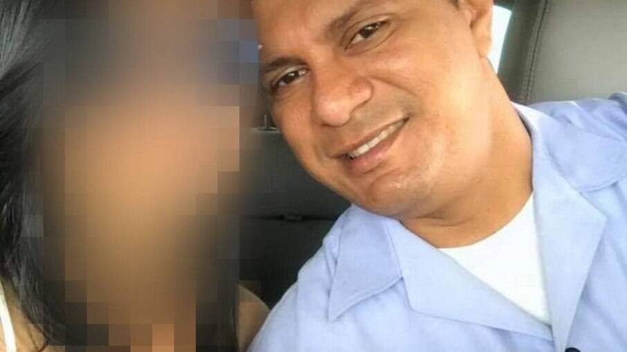  O segundo-sargento da Aeronáutica Manoel Silva Rodrigues foi preso pela polícia espanhola, no aeroporto de Sevilha, suspeito de tráfico de drogas. Ele era tripulante do voo que transportava a equipe avançada de transporte que dava apoio à comitiva do presidente Jair Bolsonaro