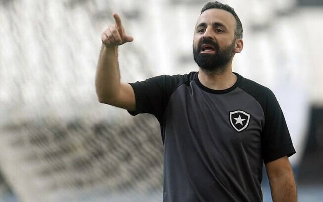Vítor Severino vê identidade sendo construída no Botafogo: 'Não queremos nunca uma equipe reativa'